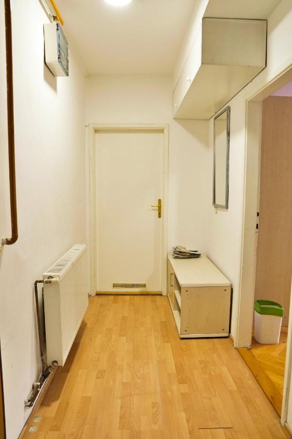 Vijecnica View 2Bdr Apartment With Balcony - Best Location ซาราเยโว ภายนอก รูปภาพ